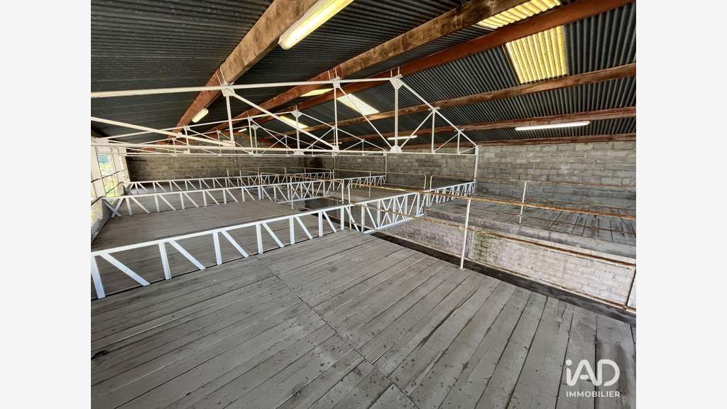 A louer local stockage 270m² à La Peyratte
