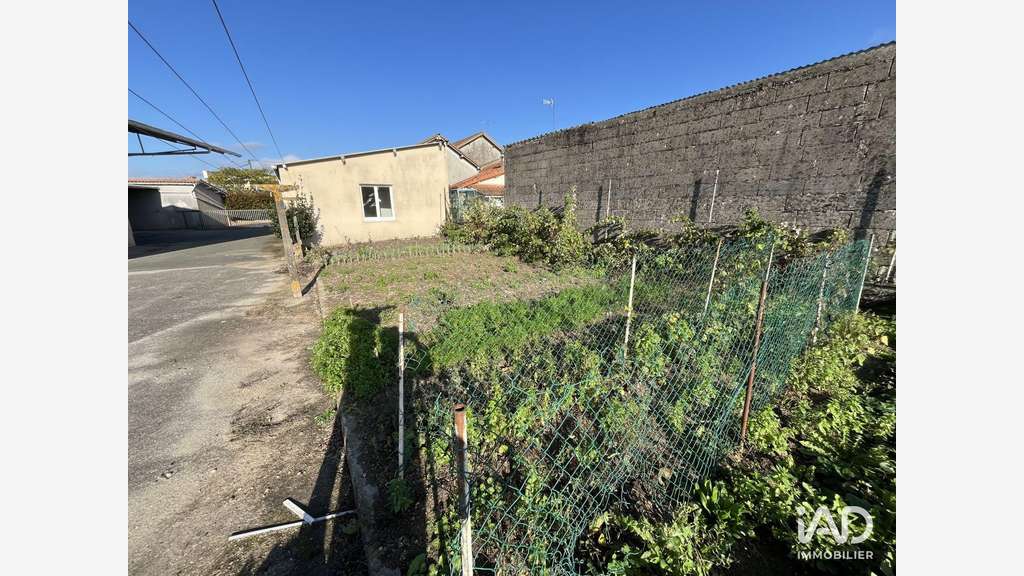 A louer local stockage 270m² à La Peyratte
