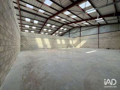 A louer hangar 244m² avec parking à Pontpoint