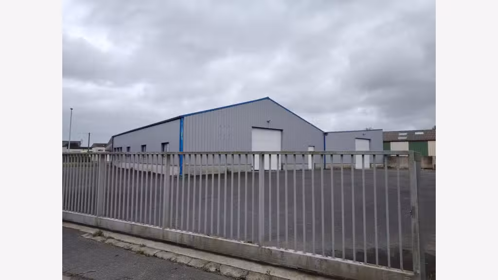 A louer hangar professionnel à Guissény