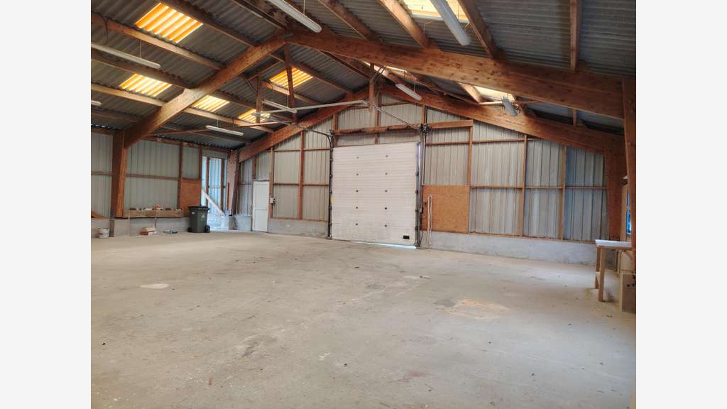 A louer hangar professionnel à Guissény