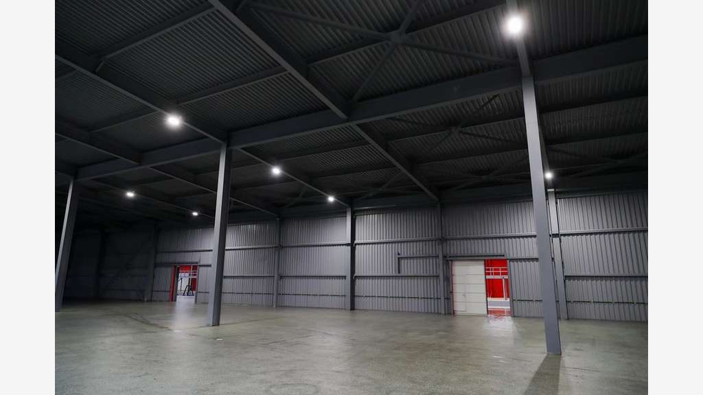 A louer hangar 280m² zone d'activité à Tarascon