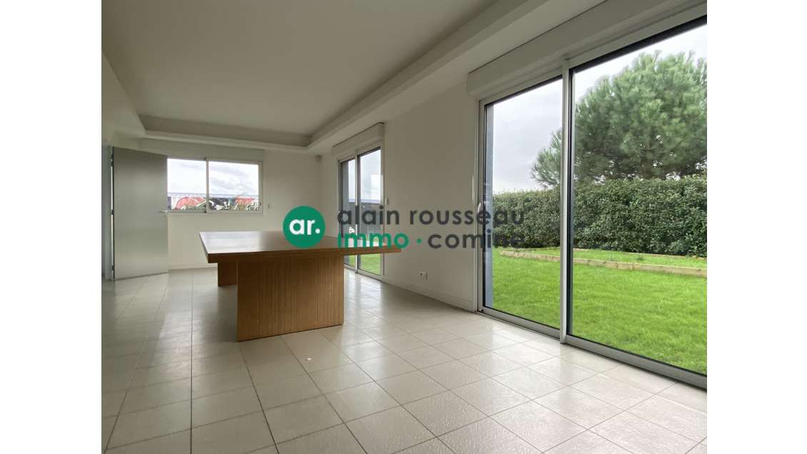 A louer bureaux 357m² sur 2 niveaux à Beaucouzé