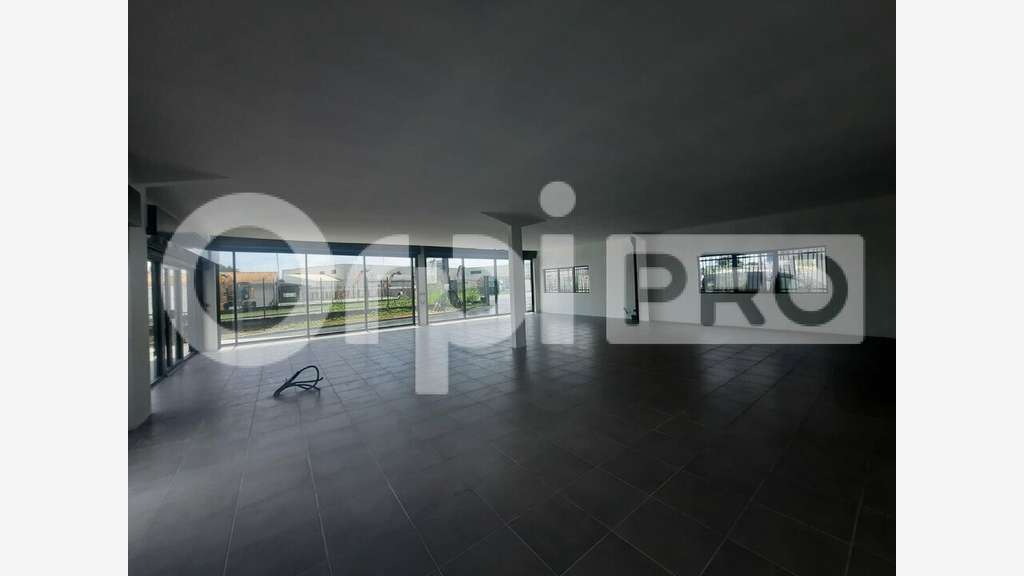 A louer immeuble bureaux neuf 672m² à Matoury
