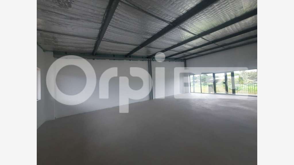 A louer immeuble bureaux neuf 672m² à Matoury