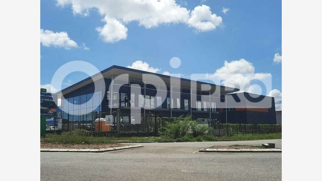 A louer immeuble bureaux neuf 672m² à Matoury