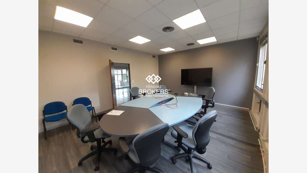 A louer immeuble de bureaux 1250m² à Orléans Sud