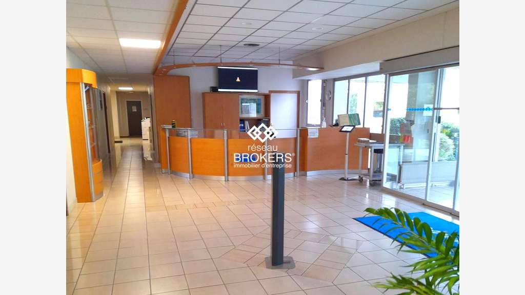 A louer immeuble de bureaux 1250m² à Orléans Sud