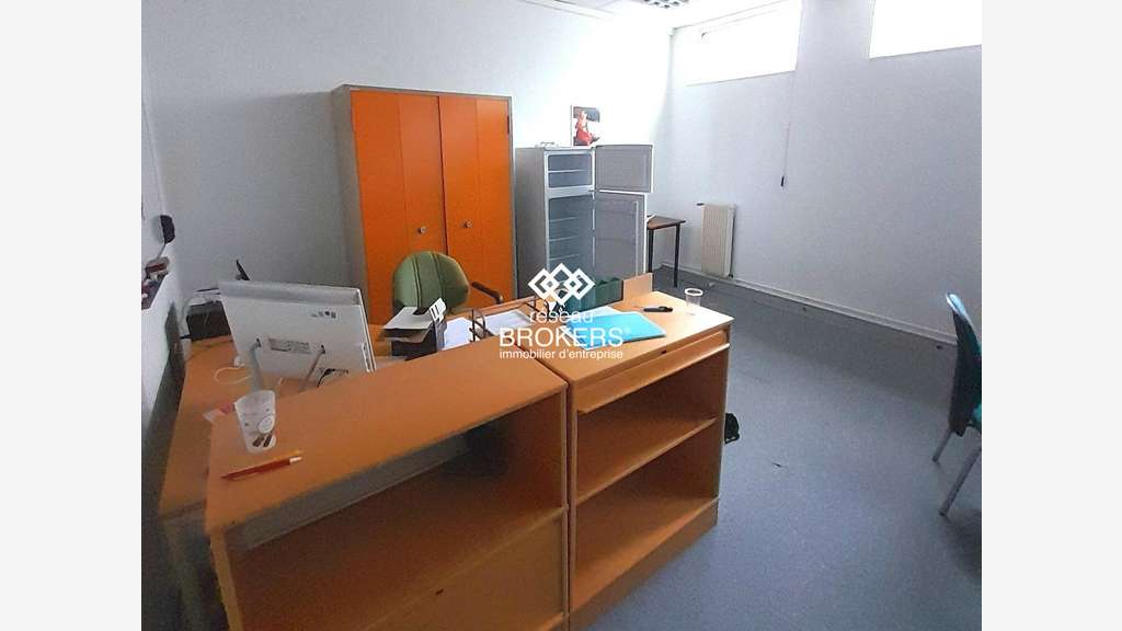 A louer immeuble de bureaux 1250m² à Orléans Sud