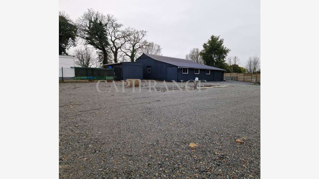 Local artisanal 140m² sur 700m² accès RN à Plouisy