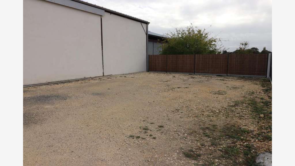Local 395m² à louer sur le secteur de Rochefort