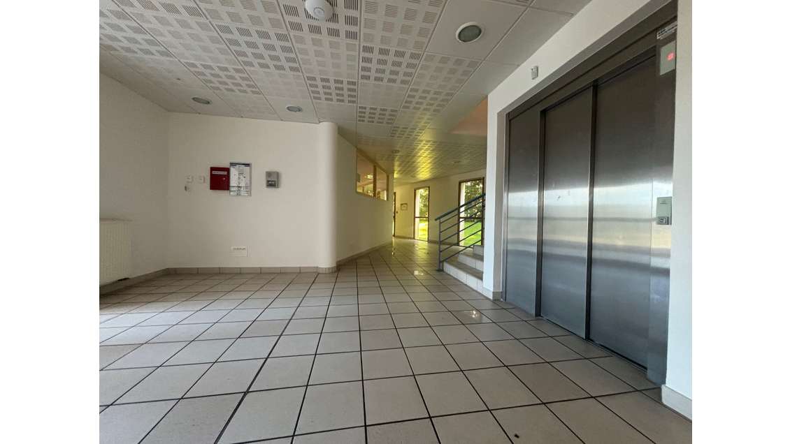 A louer locaux 7464m² à St-Évarzec Troyalac'h