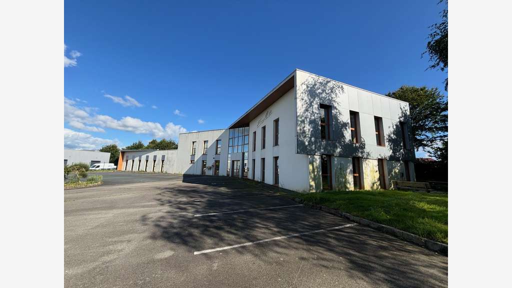 A louer locaux 7464m² à St-Évarzec Troyalac'h