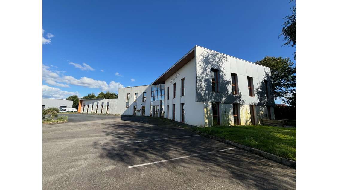 A louer locaux 7464m² à St-Évarzec Troyalac'h