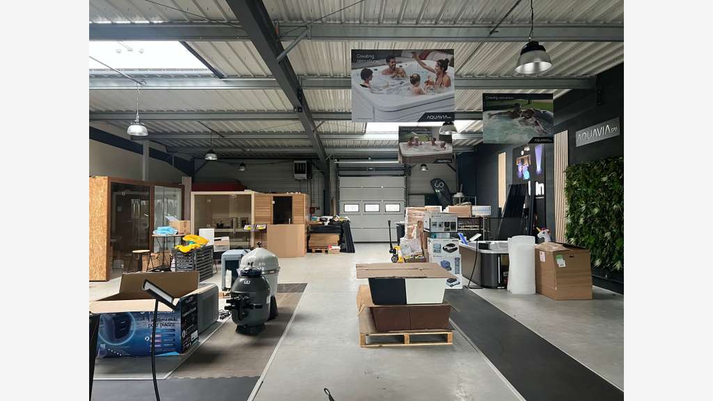 Local commercial de 242m² à louer à Bresles