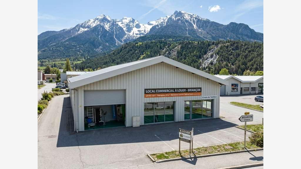Entrepôts Commerce Locaux Commerciaux 400m2 RDC