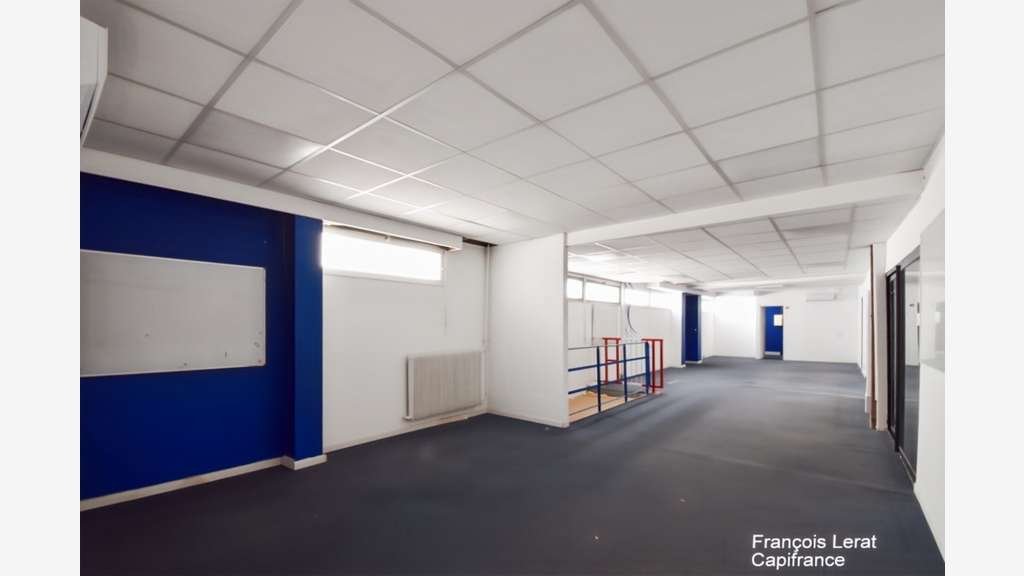 Bâtiment industriel 780m² à louer à Colombes (92)