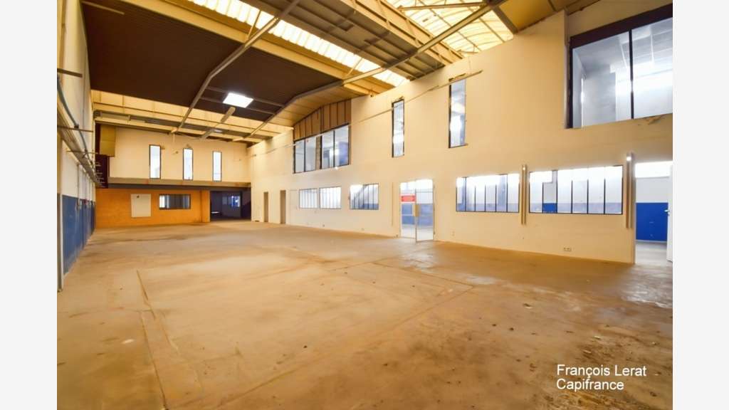 Bâtiment industriel 780m² à louer à Colombes (92)