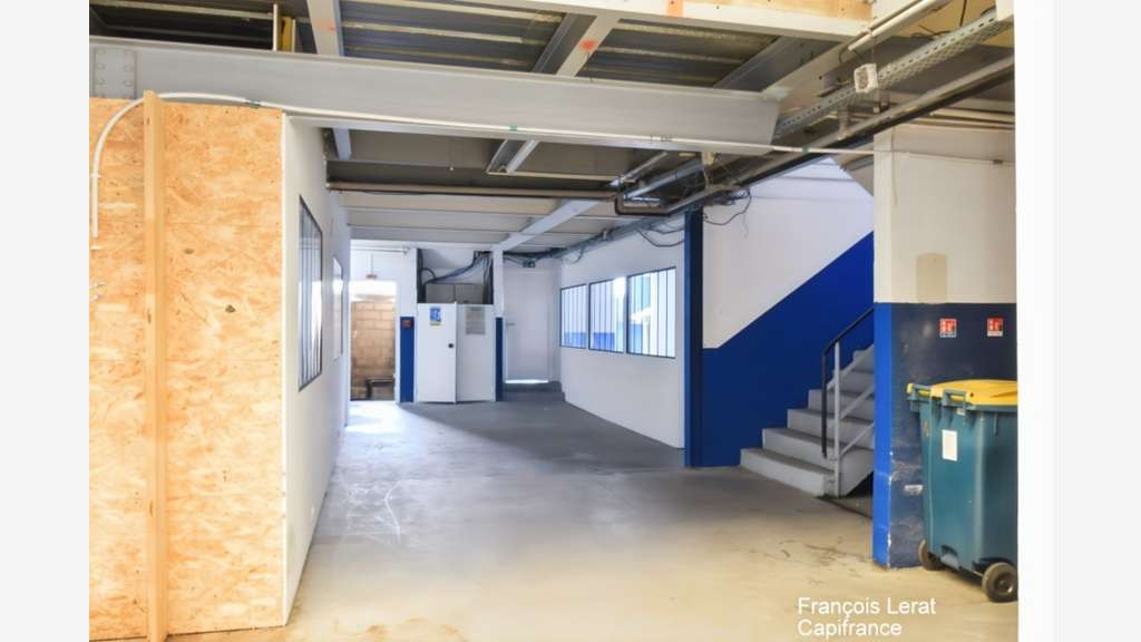 Bâtiment industriel 780m² à louer à Colombes (92)