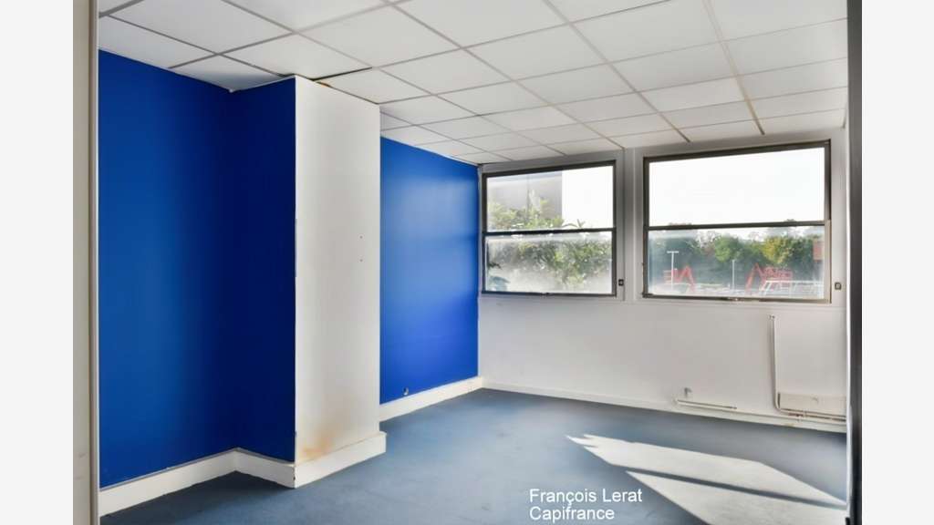 Bâtiment industriel 780m² à louer à Colombes (92)