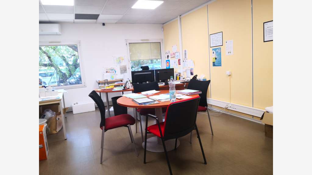 A louer immeuble de bureaux 780m² la Seyne sur Mer