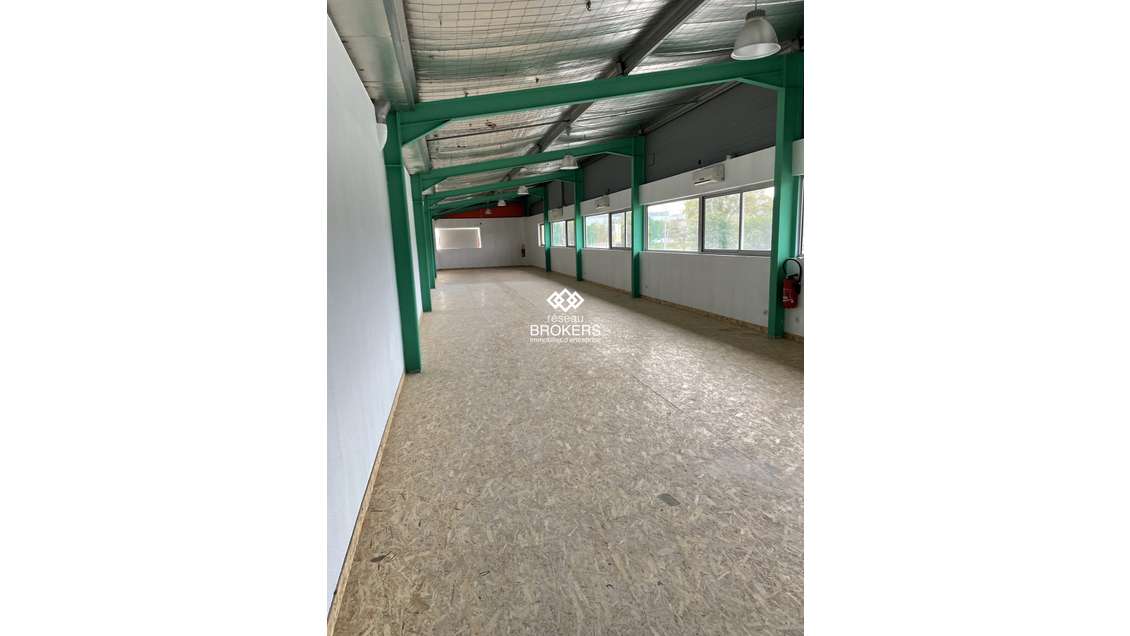 Local commercial 250m² à louer à Marignane