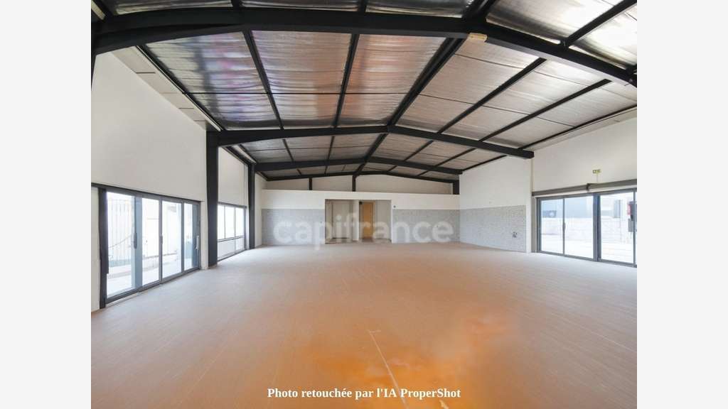 A louer local 400m² empl N°1 périphérique à Nîmes