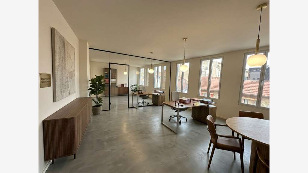 A louer immeuble de 267,5m² centre Sceaux