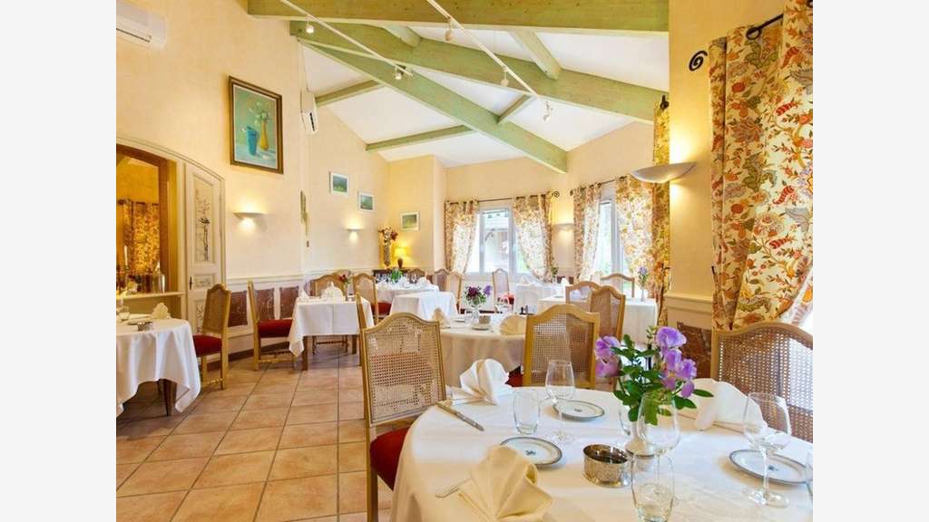 A louer murs d'un hôtel de charme 1000m² à Cuisery