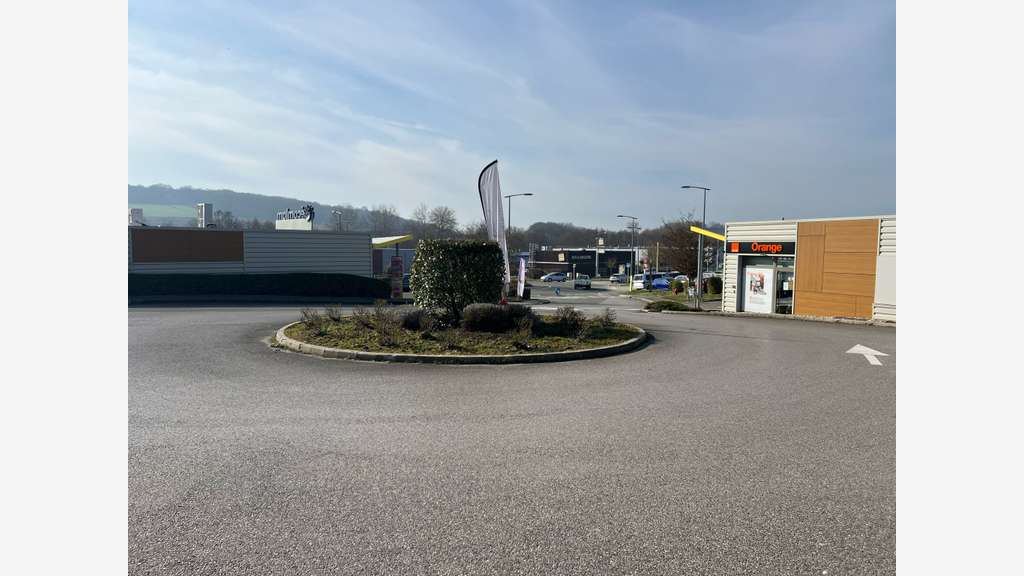 A Louer local commercial de 431m² à Trie-Château