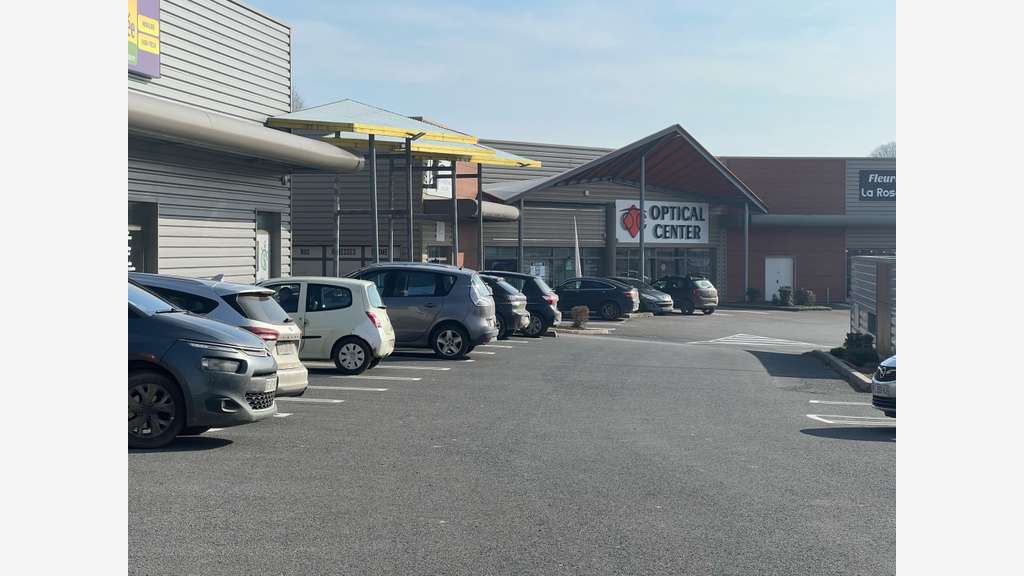 A Louer local commercial de 431m² à Trie-Château