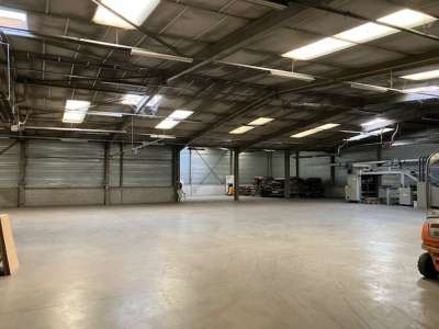 Locaux 2380m² à louer proche du Péage (69)  