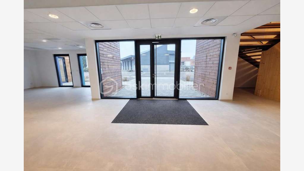 A louer bâtiment tertiaire neuf 1383m² Wettolsheim