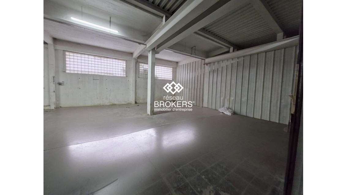 A louer local d'activité 100m² à Bondy A3 A86 RN3