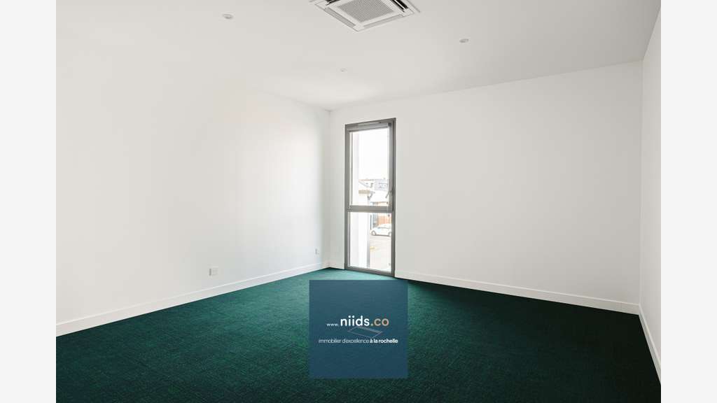 Bureaux 250 m² premium · 3 min La Rochelle