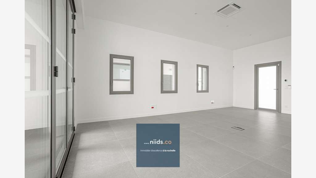 Bureaux 250 m² premium · 3 min La Rochelle