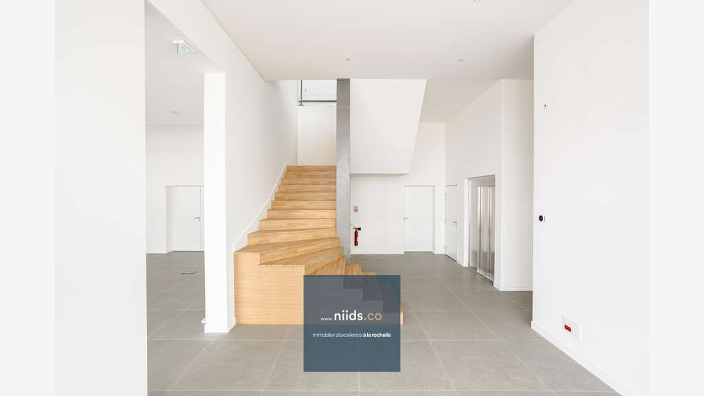 Bureaux 250 m² premium · 3 min La Rochelle