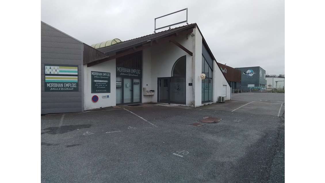 A louer local bureau ou commerce de service Auray