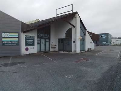 A louer local bureau ou commerce de service Auray
