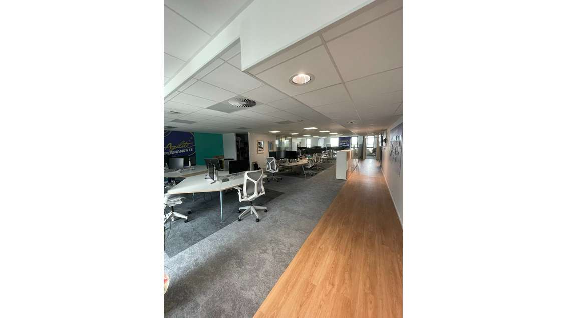 Sous-location bureaux 459m² + parking à Cesson