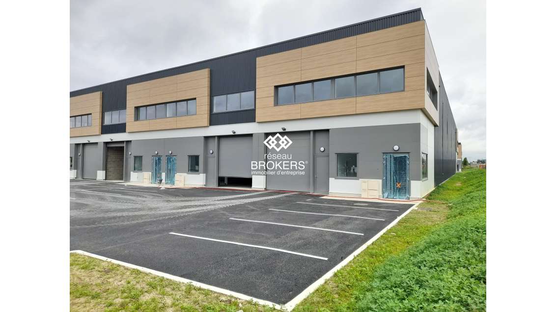 A louer très beau local neuf 399m² à Gellainville