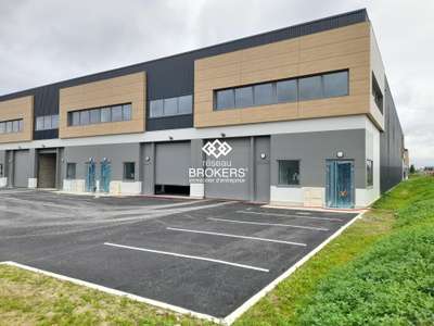 A louer très beau local neuf 399m² à Gellainville