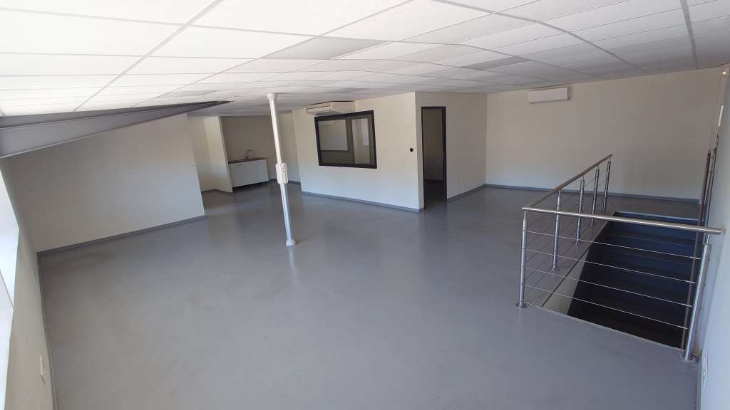 A louer ensemble professionnel 320 m² sur Baléone