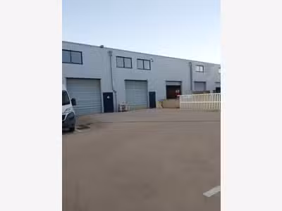 A louer ensemble professionnel 320 m² sur Baléone