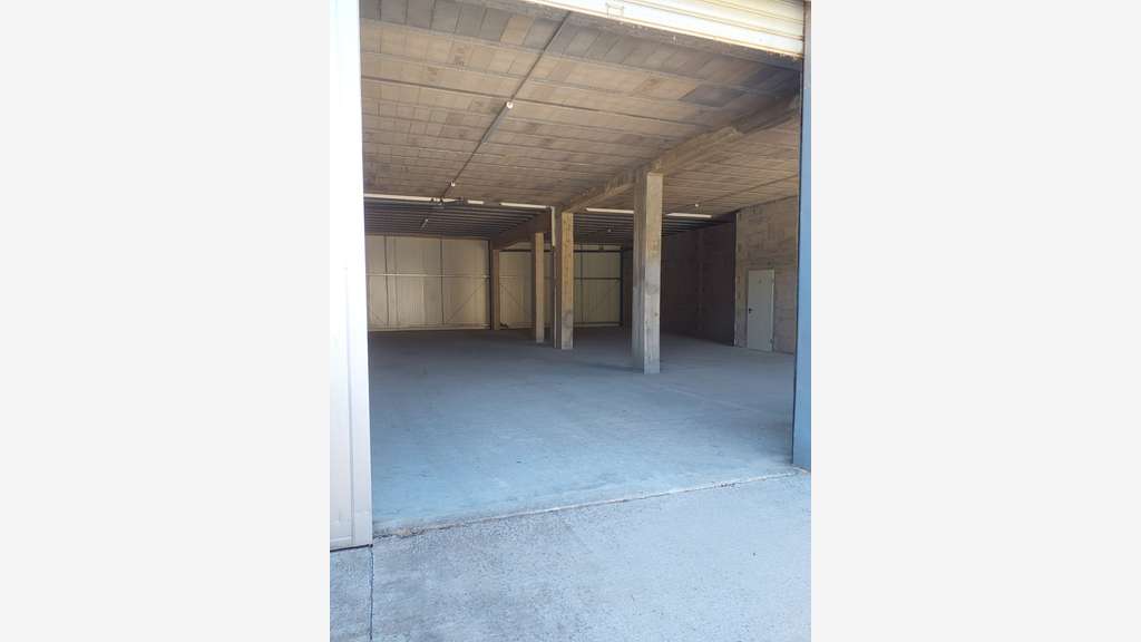 A louer ensemble professionnel 320 m² sur Baléone