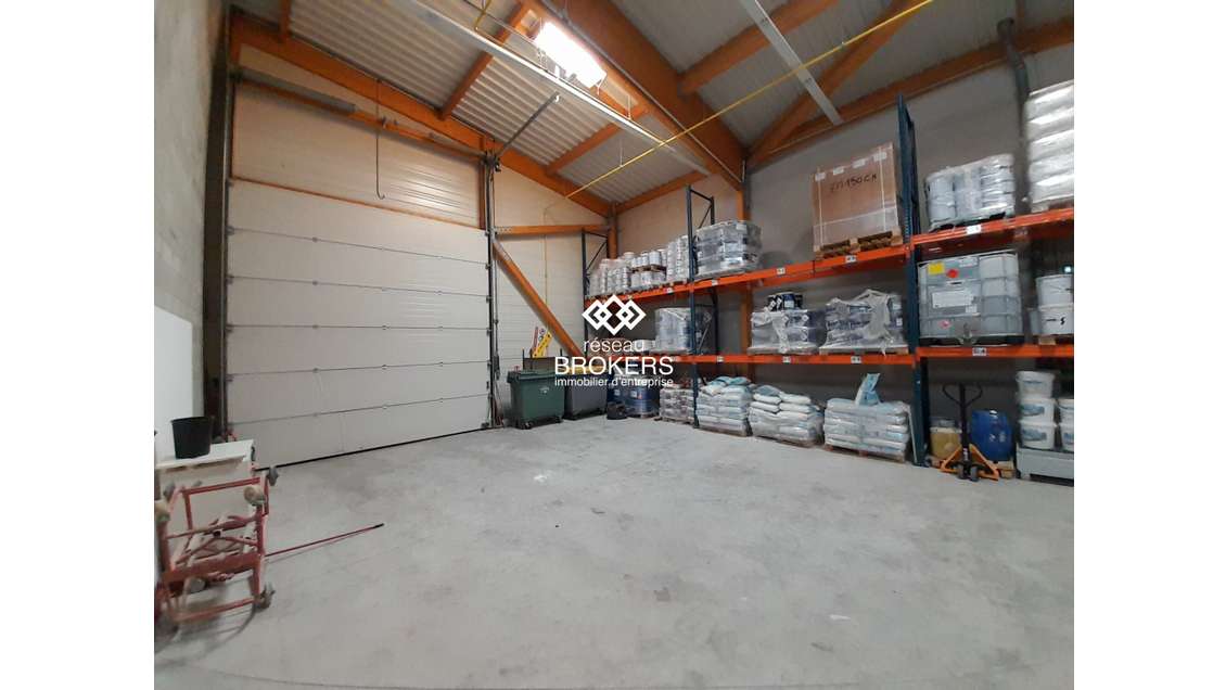 A louer très beau local d'activité  430m² à Ingré