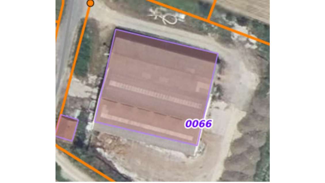 bâtiment 870m² sur terrain 4580m²