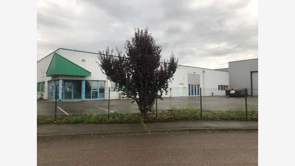 A louer bâtiment industriel 2000m² à Voray