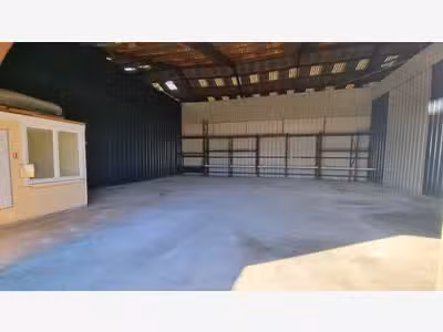 Location entrepôt 250m² en sortie de Quimper