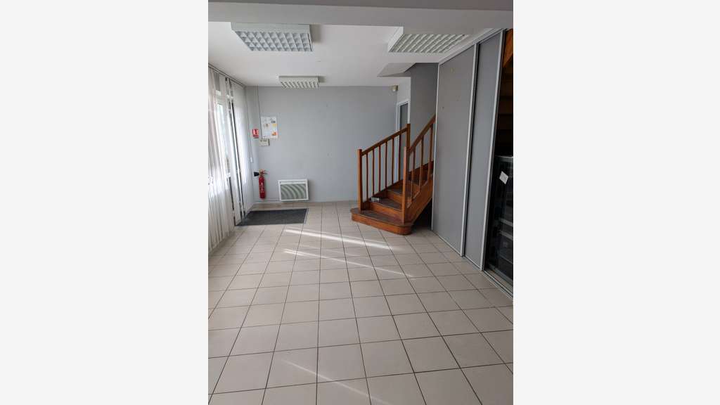A louer entrepôt frigorifique + bureau à Rochefort